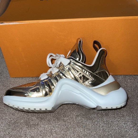 Authentic Louis Vuitton Archlight - Picture 2 of 8